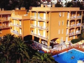 Residence Orchidea Диано Марина Екстериор снимка